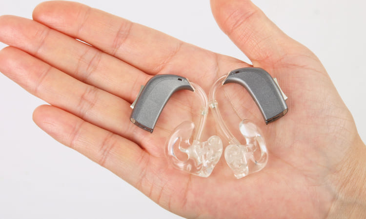 Come scegliere l'apparecchio acustico giusto